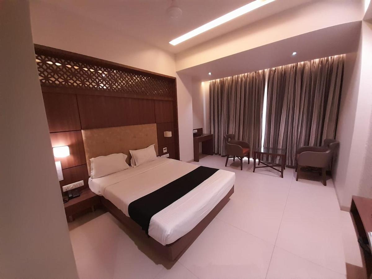 ת'יין Hotel Mathoshree מראה חיצוני תמונה