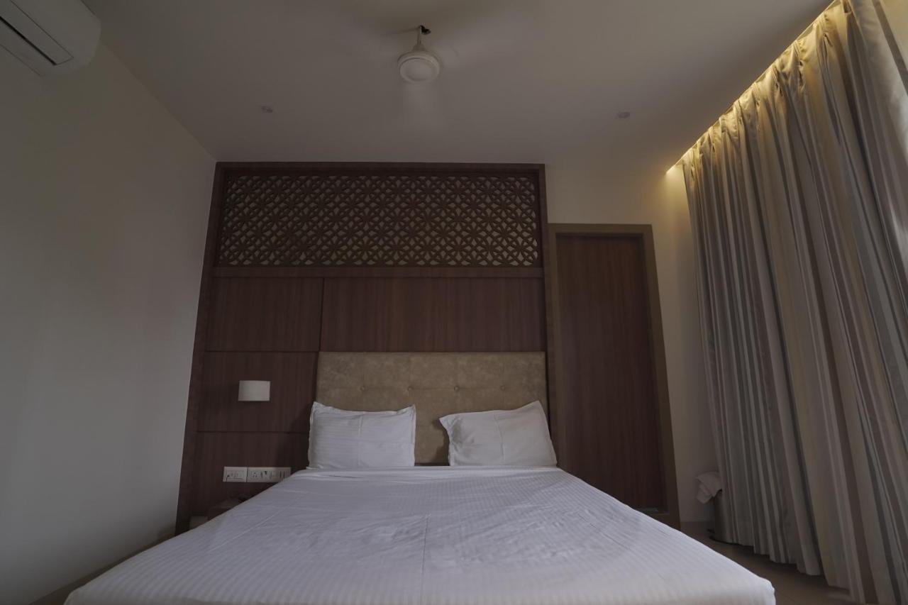 ת'יין Hotel Mathoshree מראה חיצוני תמונה